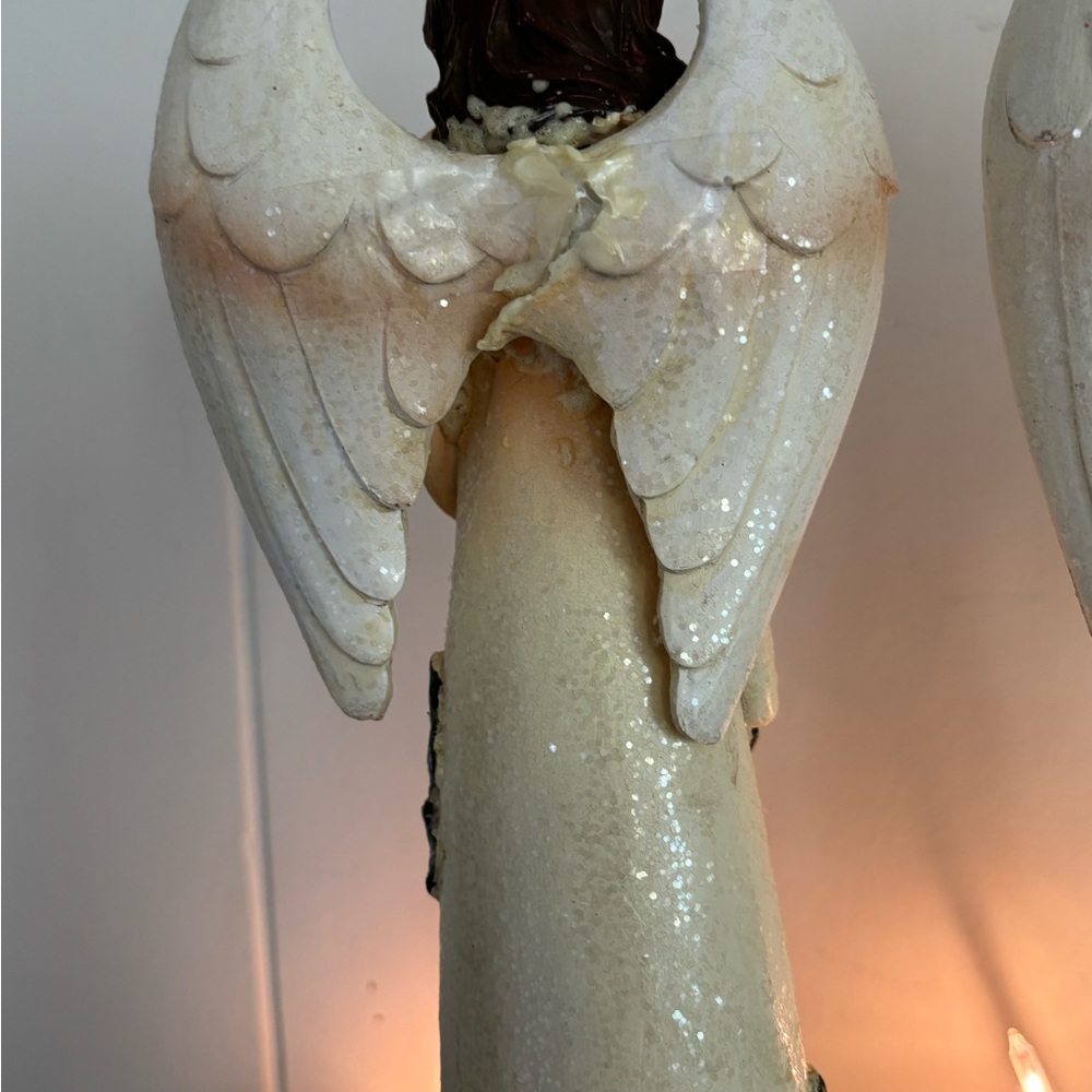 LOT of 3 Cream Angel Figurines with Holly Details - Picture 8 of 14